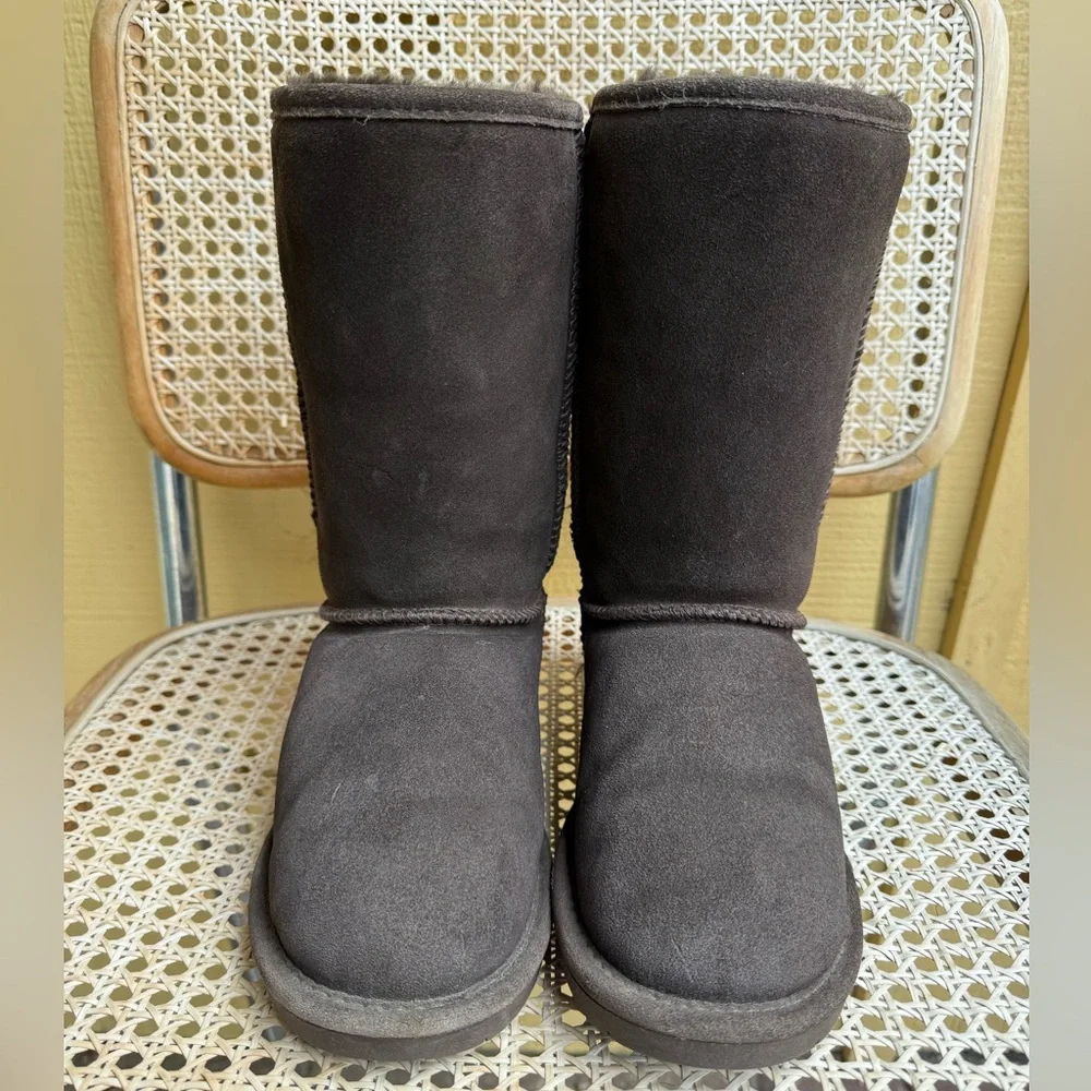 Bearpaw Suede Tall Winter Boots Women’s 8 Brown Shearling Lined - Classic Style